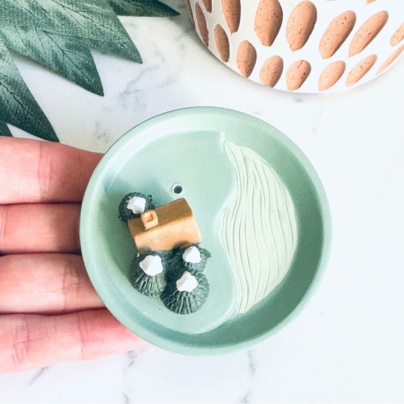 Incense Stick Holder Cottage in the Woods Snowy Resin Figure Statue Miniature - Picture 10 of 11